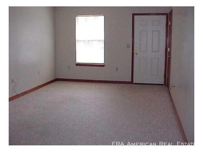 Building Photo - Apartment