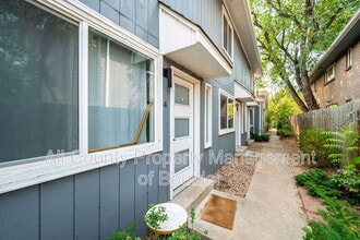 Building Photo - 2211 Spruce St