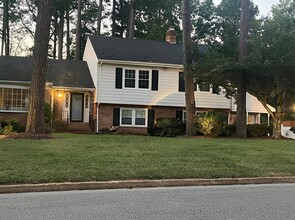 Building Photo - 318 N Wilkinson Rd