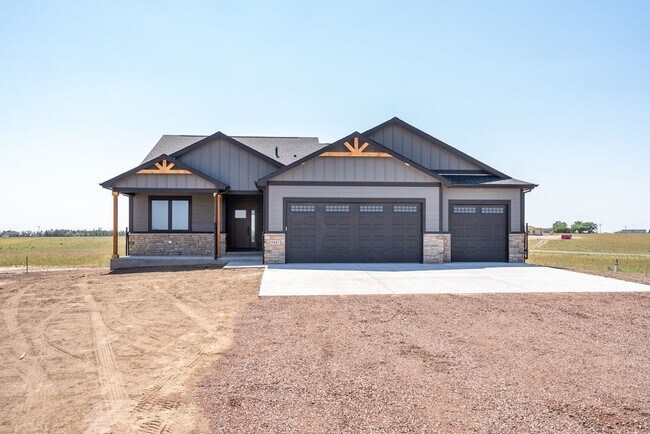 Building Photo - Luxury 3BR, 2BA Retreat on 4.4 acres in Ru...