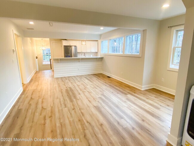 Building Photo - 267 Sunnyside Rd