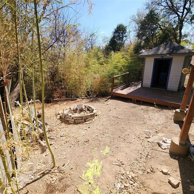 Building Photo - 1165 Lott Ave