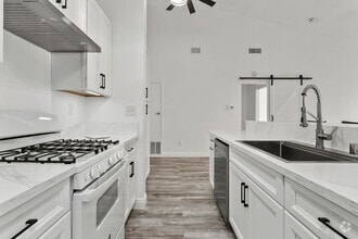 Building Photo - 10590 Lakeside Dr N