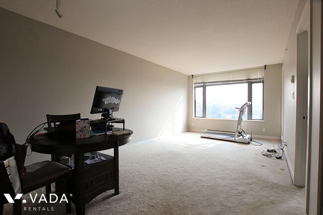 Photo du bâtiment - Circa Apartment For Rent 1101-3660 Vanness...