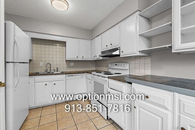Foto del edificio - Freshly updated townhome in KCK