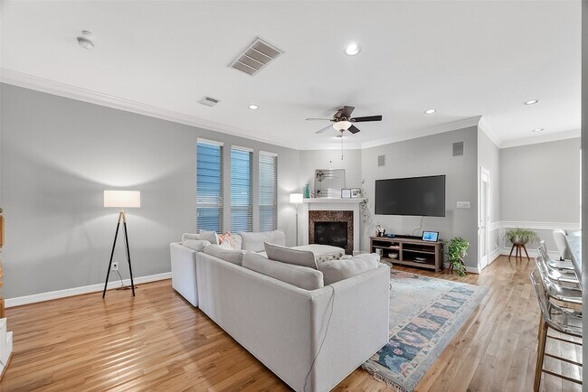 Foto del edificio - 3410 Garden Shadow Ln