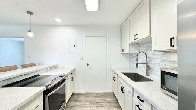 Foto del edificio - 98-801 B Noelani St Apt 83