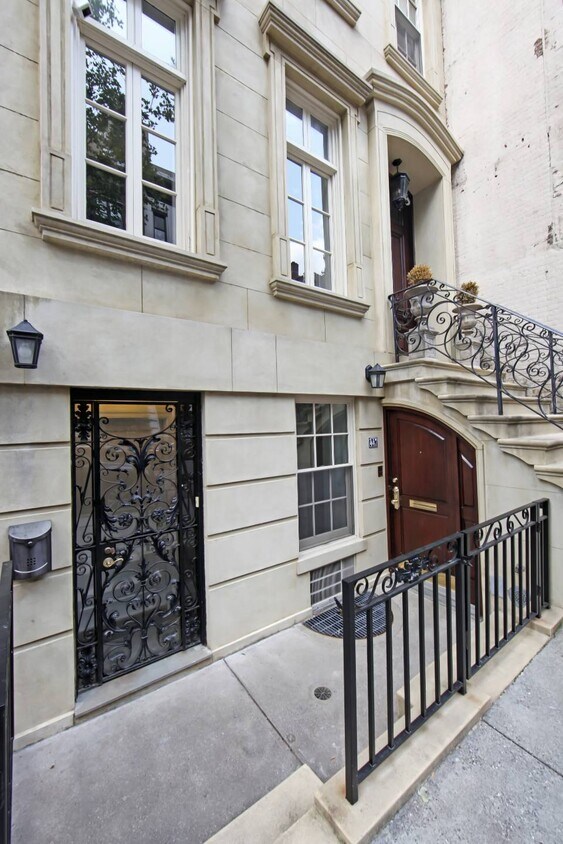 Building Photo - 447 E 84th St