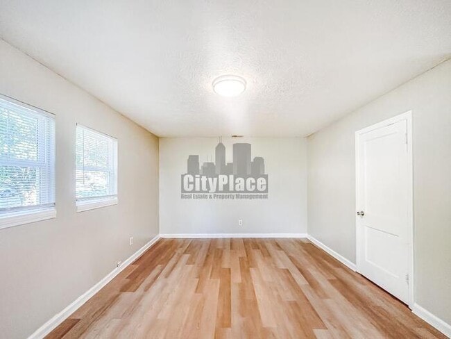 Building Photo - 2121 N Catherwood Ave