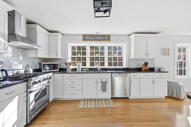 Foto del edificio - 578 Huckins Neck Rd