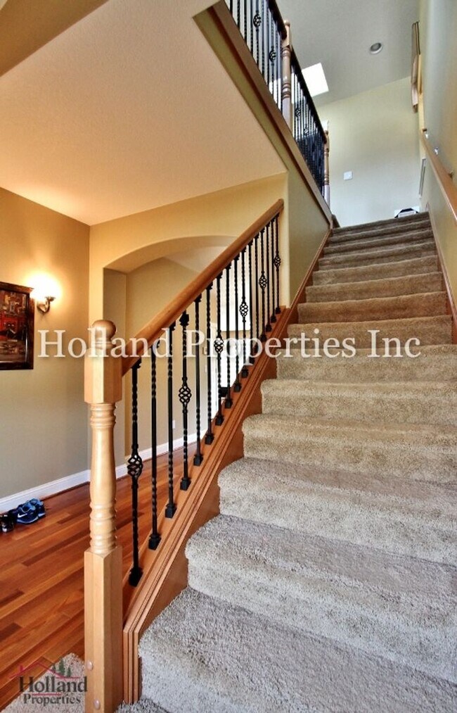 Building Photo - 5502 NE Lagos Ct