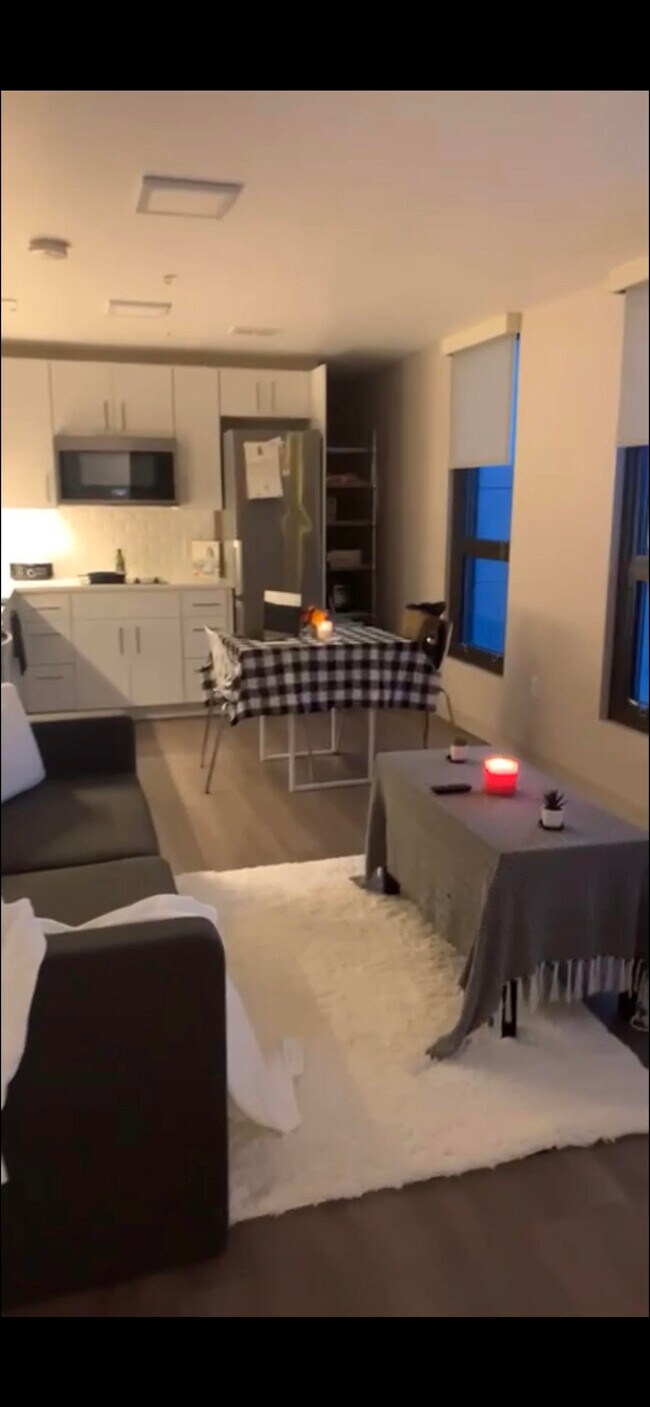 KITCHEN - 125 E State St