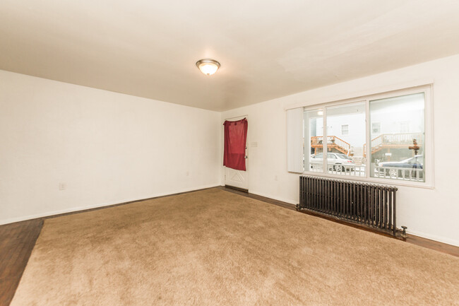Building Photo - Available August 2024 - Great 3 Bedroom Ho...