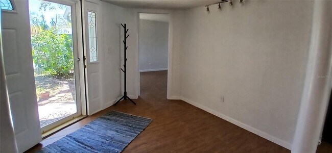 Foto del edificio - 4397 Harbor Hills Dr