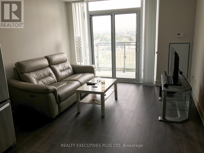 Building Photo - 525 Adelaide St W