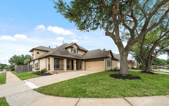 Building Photo - 201 Las Brisas St