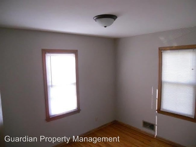 Building Photo - 2497 Edgcumbe Rd