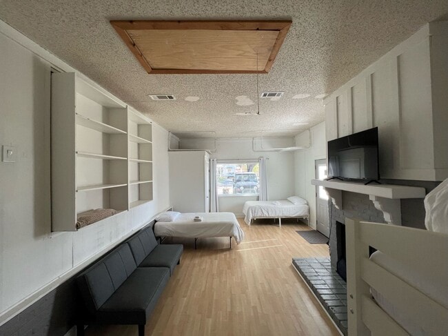 Building Photo - 244 Linda Ave