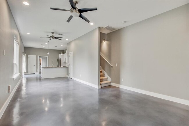 Building Photo - 5109 Lott Ave