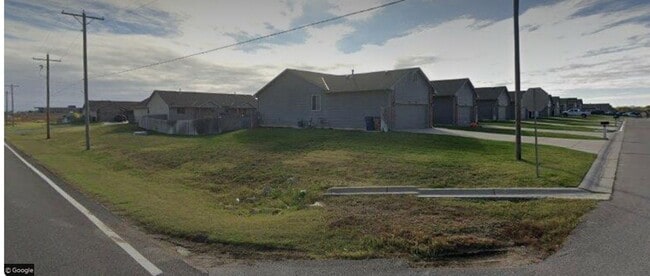 Building Photo - Large SE DUPLEX Pawnee and 127th -  locate...