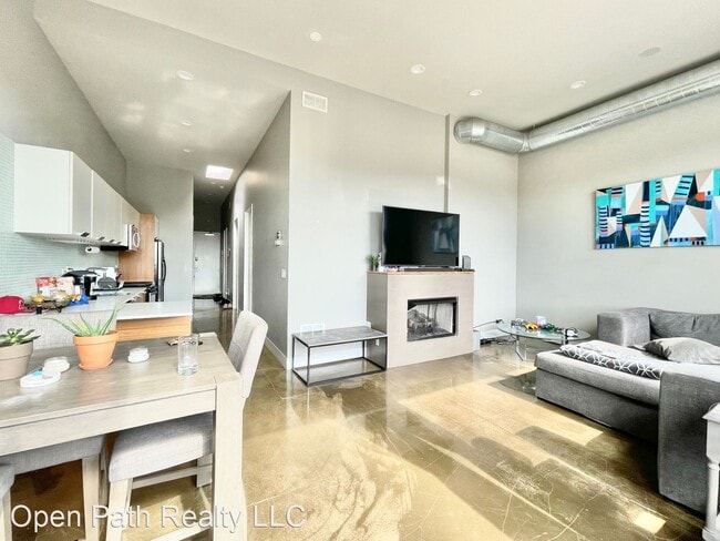 Building Photo - 2 br, 2 bath House - 1375 N. Milwaukee Ave...