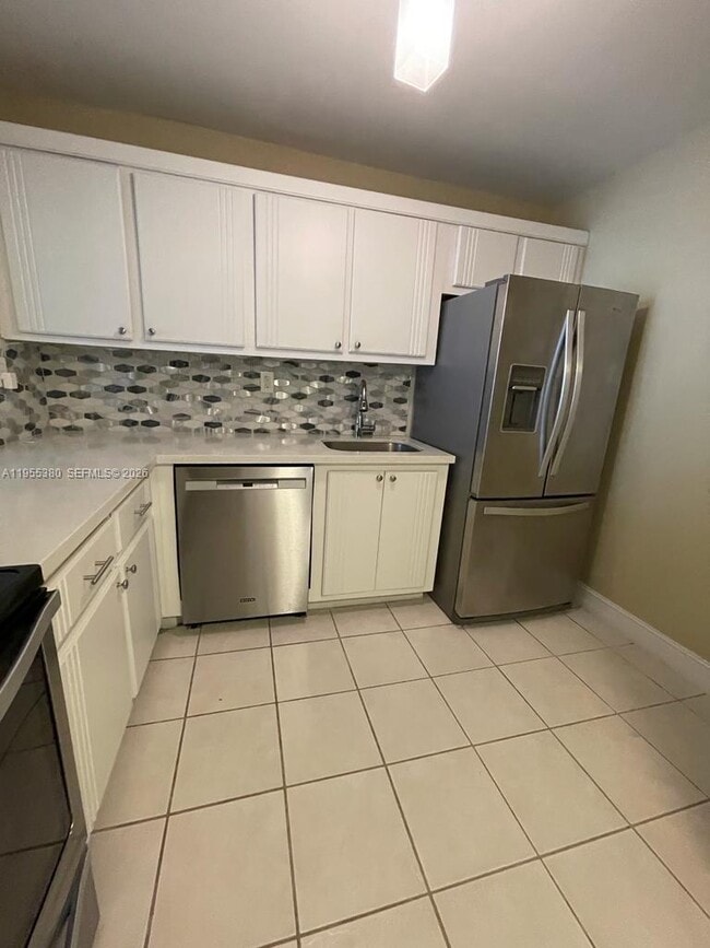 Foto del edificio - 1000 Parkview Dr