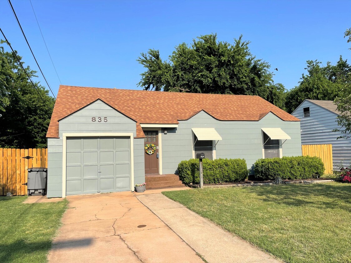 Primary Photo - 835 NW 17th St