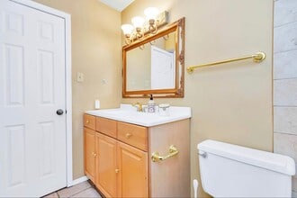Building Photo - 530 N Post Oak Ln