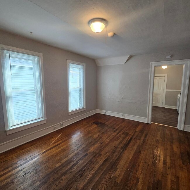 Foto del edificio - 919 Davis Ave NW