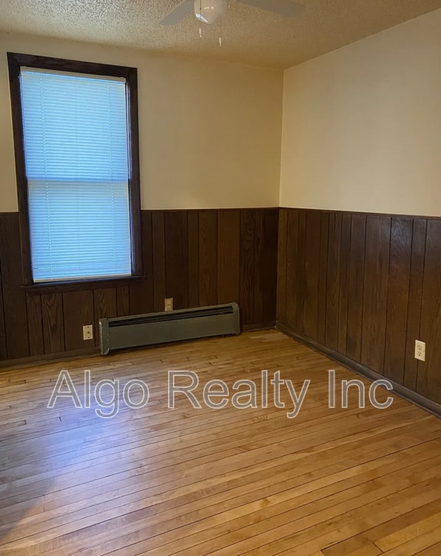 Foto del edificio - 3250 N Logan Ave