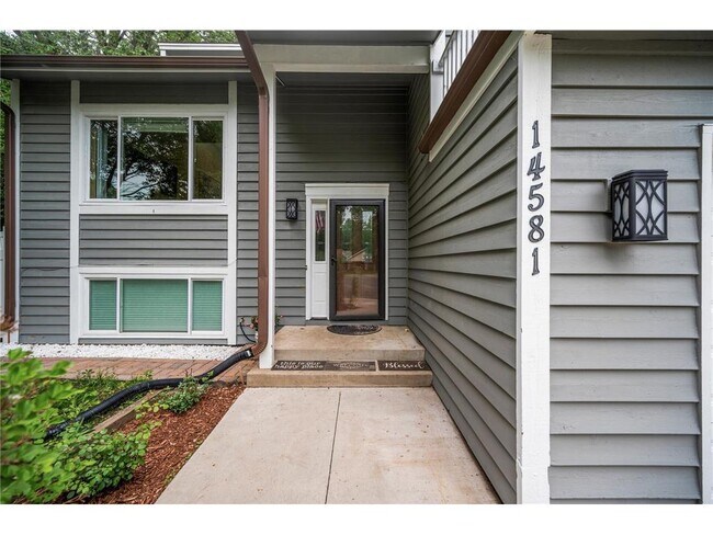 Foto del edificio - 14581 Natchez Cir