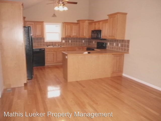 Building Photo - 1417 Spring Hill Dr