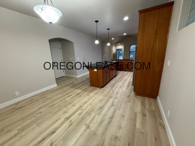 Building Photo - 3 bedroom 2 bath River rd home