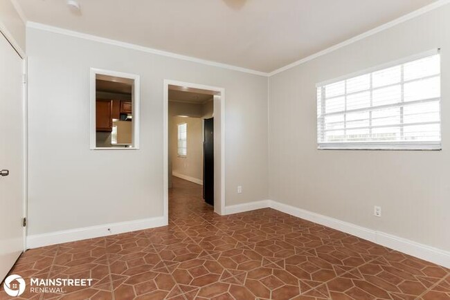 Building Photo - 3315 W Paxton Ave, Tampa, FL 33611