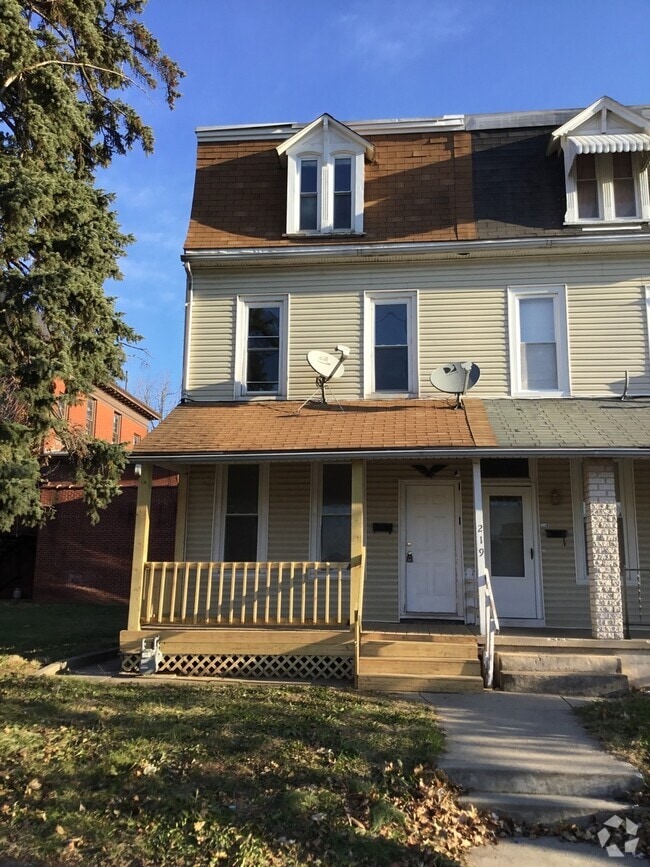 Building Photo - 221 N Hartley St