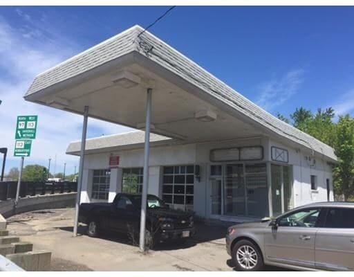 Primary Photo - 301 Main St