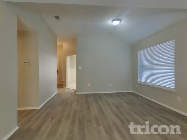 Foto del edificio - 6112 Wall St