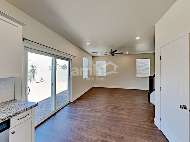 Foto del edificio - 1522 Garden Swing Ave