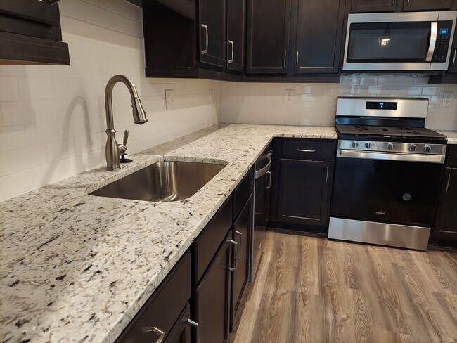 Building Photo - Recently constructed townhome for rent in ...