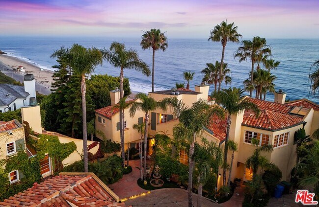 Foto del edificio - 7107 Birdview Ave