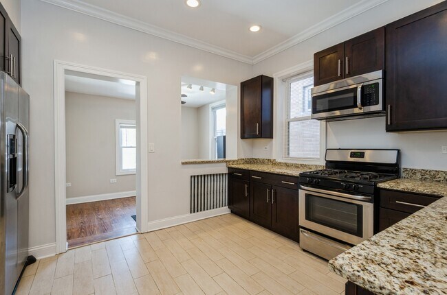 Building Photo - 4877 N Ashland Ave