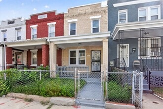 Building Photo - 1921 Gales St NE