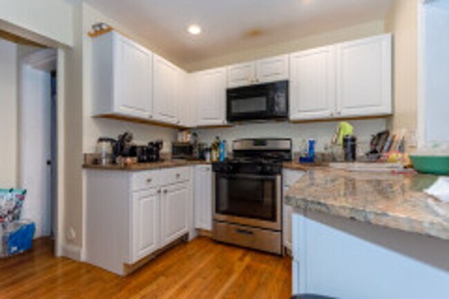Foto del edificio - AWESOME BROOKLINE LISTING