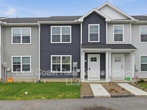 Building Photo - 8780 Hillside Way