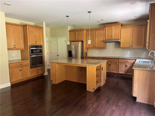 Building Photo - 5825 Pennant Ln