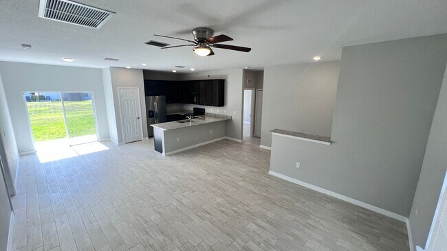 Foto del edificio - Beautiful 3 BR / 2 BA Home in Palm Bay!