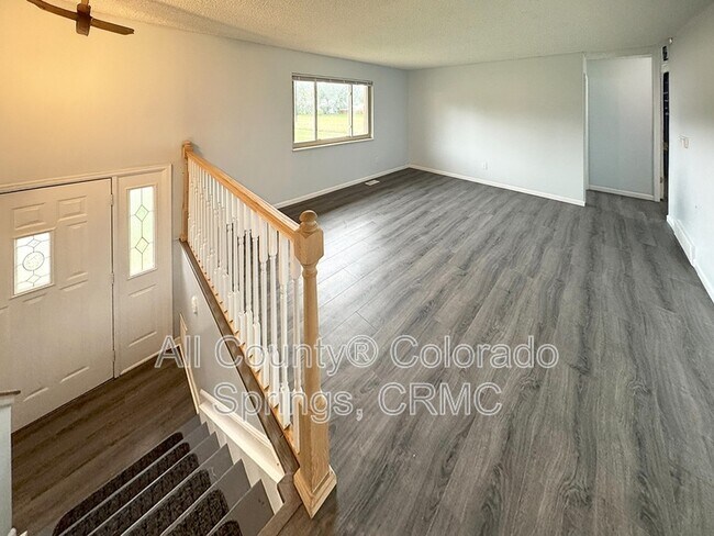 Building Photo - 1595 Luna Vista St