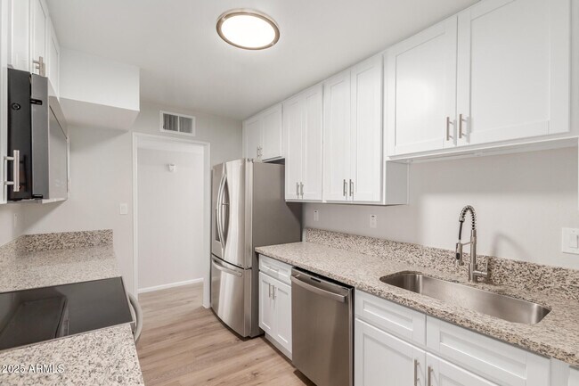 Foto del edificio - 9033 N 15th Dr