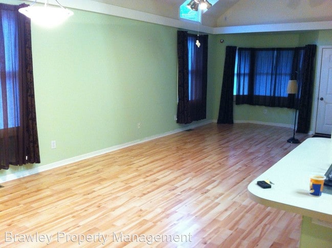 Building Photo - 2 br, 2 bath House - 441 W. Somersbe Pl