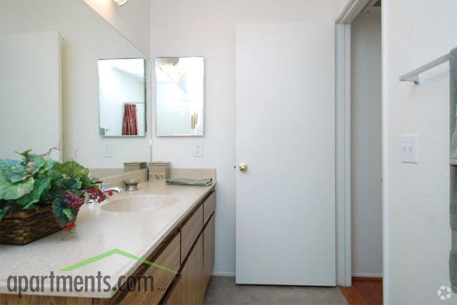 Baño - Quailpointe Apartments